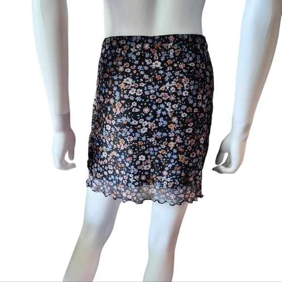 Mesh Patchwork Mini Skirt - Picture 3 of 5